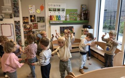We speelden met de schatten uit het bos.