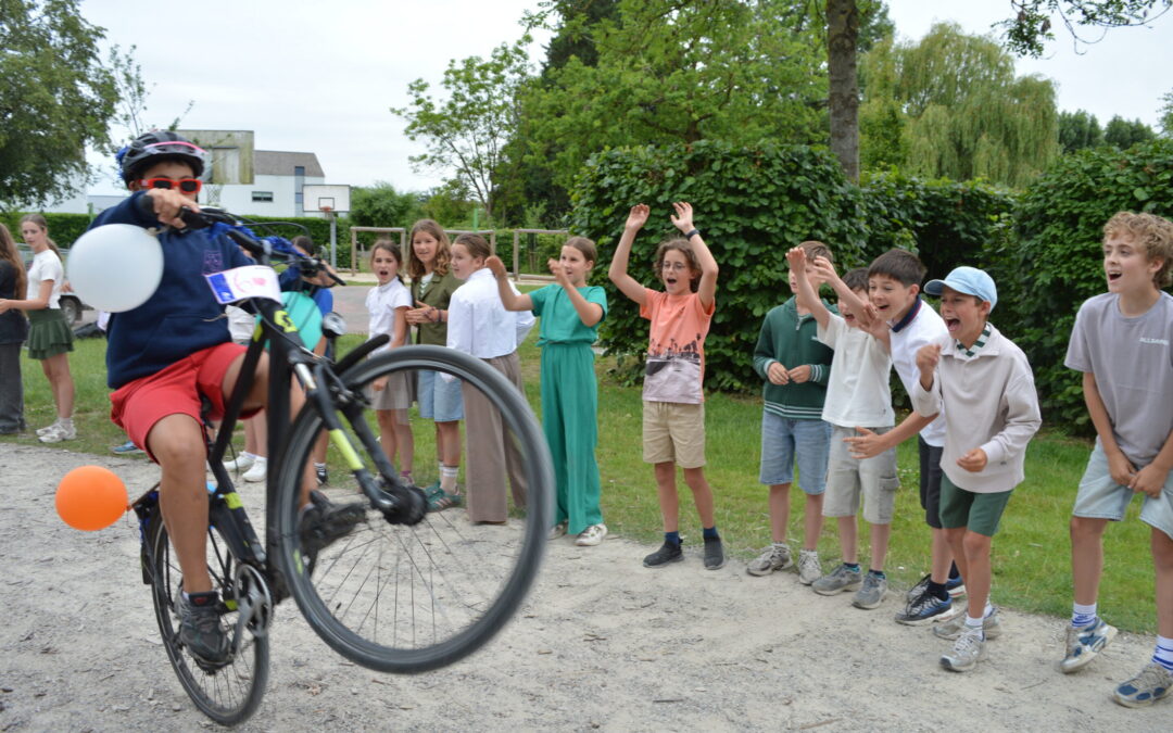 het zesde fietst de school uit